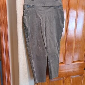Maurices Olive Ankle-Length Women's Pants Size L